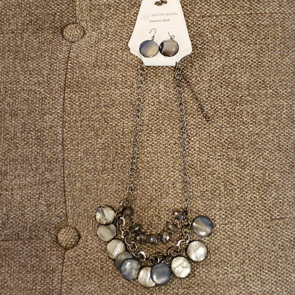 Necklace and earring set-striking fashion!